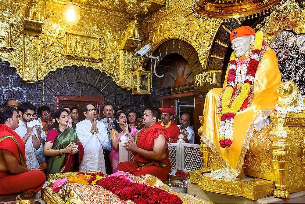 As_COVID-19_Cases_Dip,_Maha_Allows_10,000_More_Devotees_To_Visit_Shirdi_Shrine_Per_Day_With_Offline_Passes