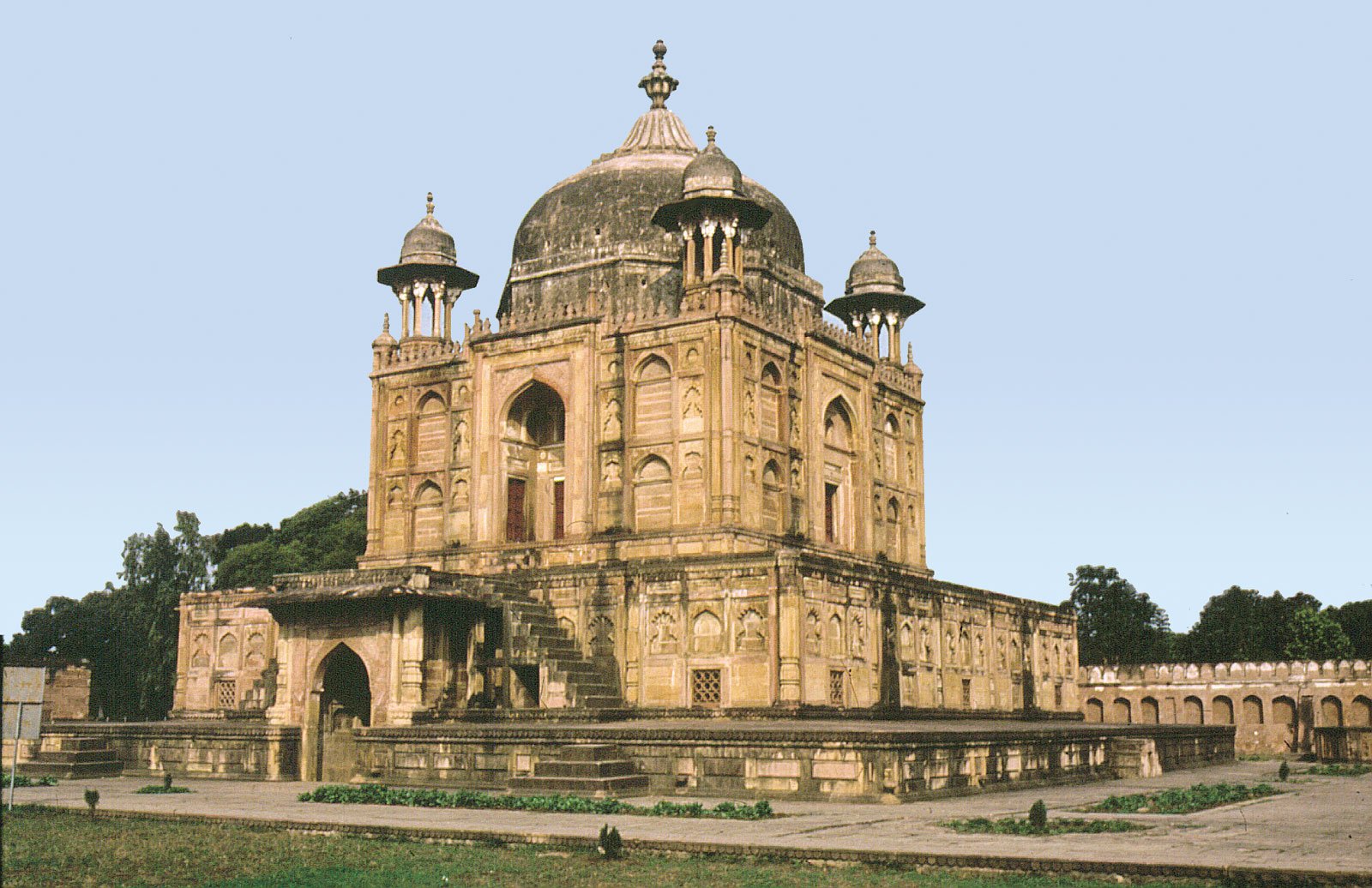 Tomb-Allahabad-Uttar-Pradesh-India